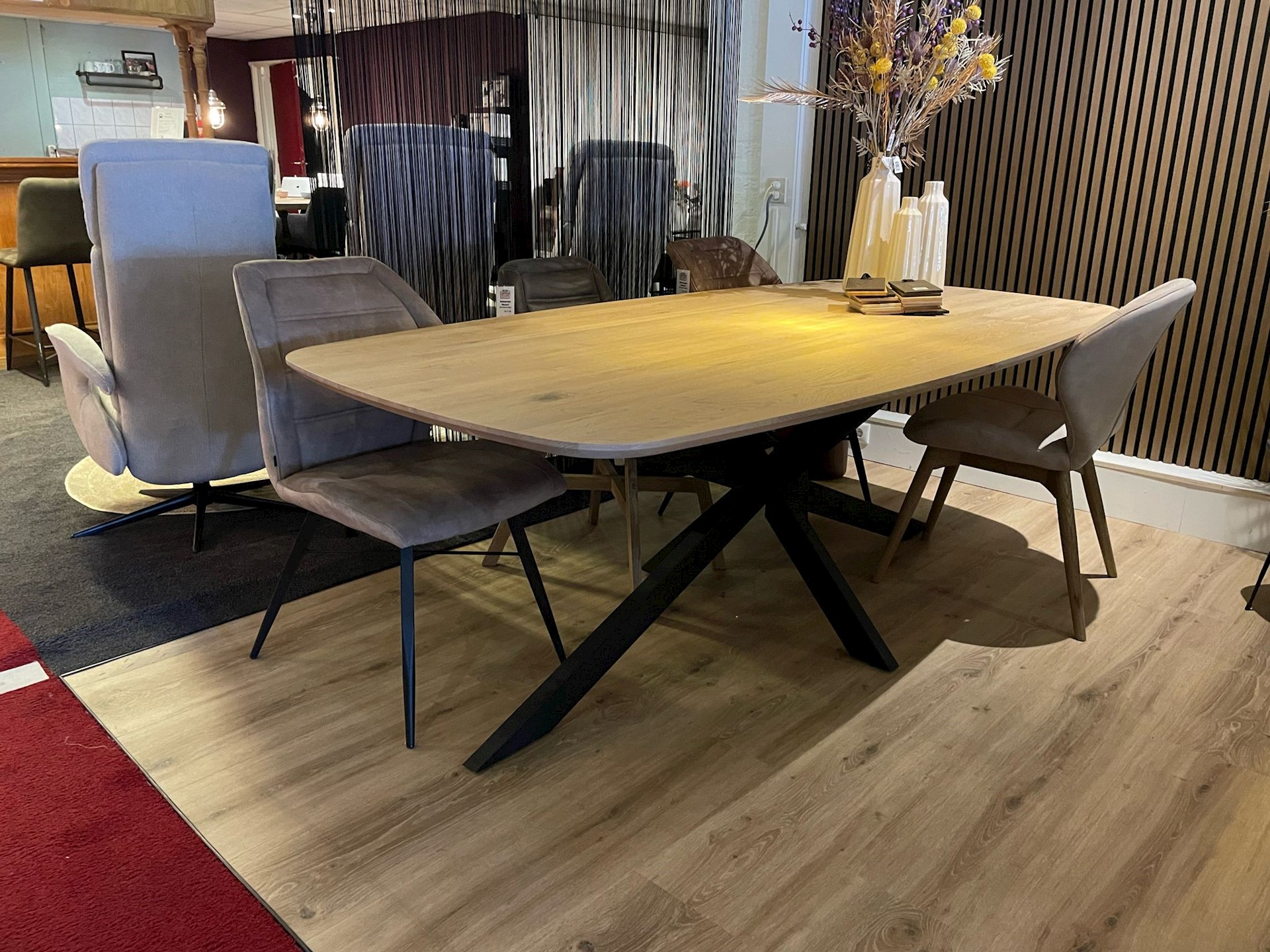 Eettafel Denmark tonvormig